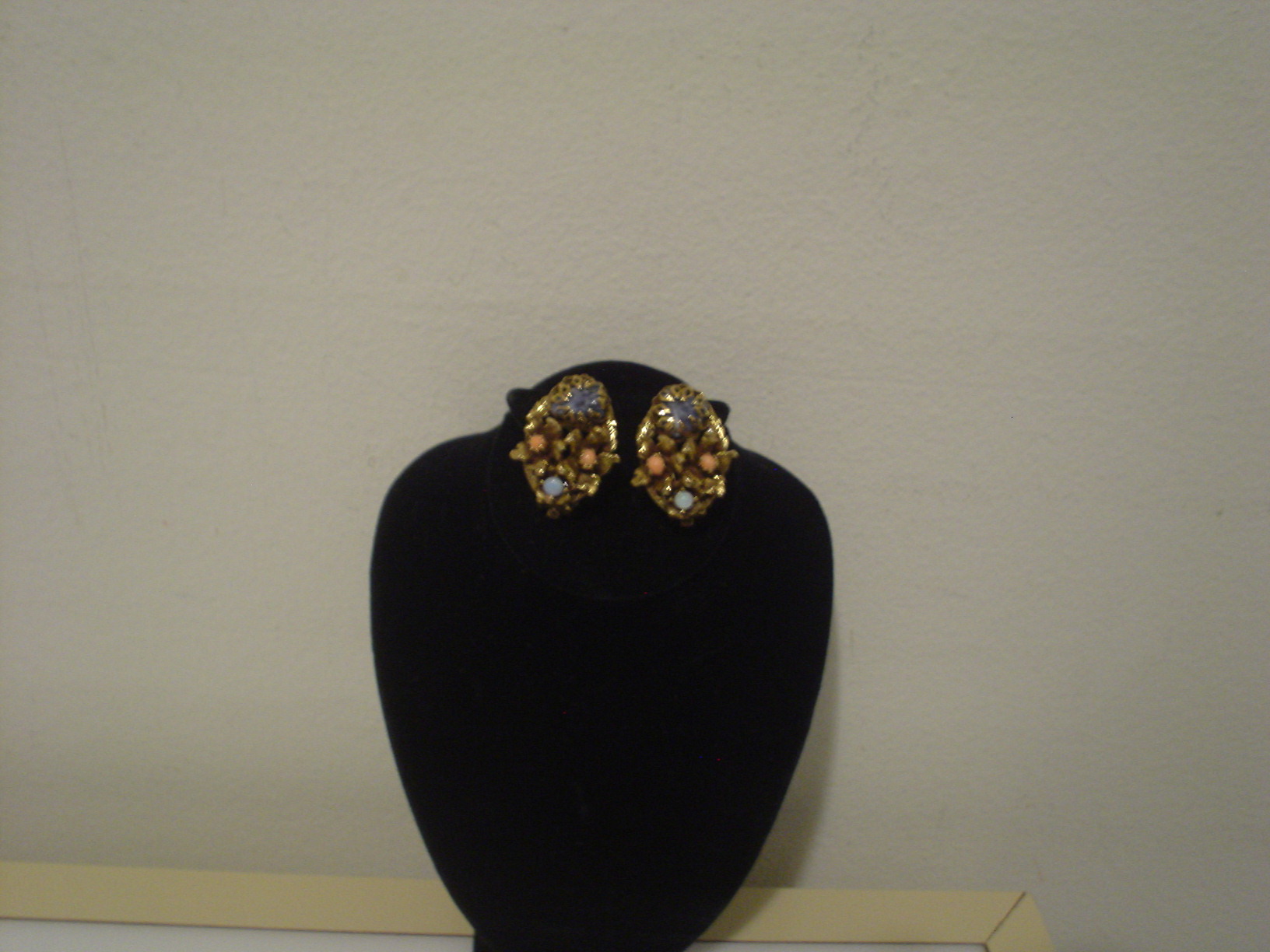 oval bead clip earrings 1